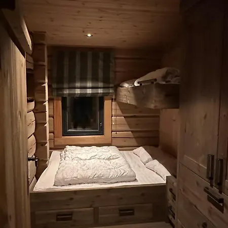 Holiday home Liaplassen Tommerhytte *