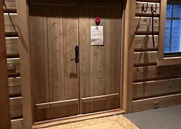 펜션 Liaplassen Timber
